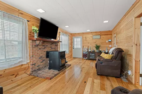 Living - 5867 Borthick Rd, Springfield, TN 37172 photo 1 of 2