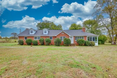 201 Sulphur Springs Rd, Shelbyville, TN 37160