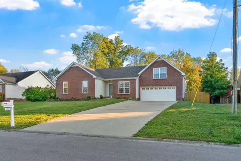 366 Woodtrace Dr, Clarksville, TN 37042