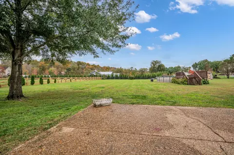 Exterior - 835 Hicks Rd, Dickson, TN 37055 photo 3 of 4