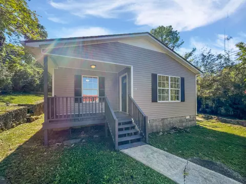 513 W 5th St, Columbia, TN 38401