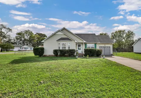 300 Hunter Owens Ct, Oak Grove, KY 42262