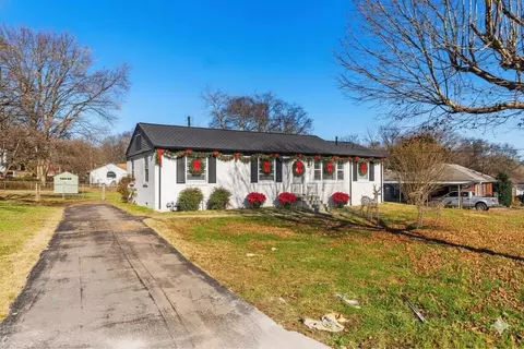 2906 Lakeland Dr E, Nashville, TN 37214