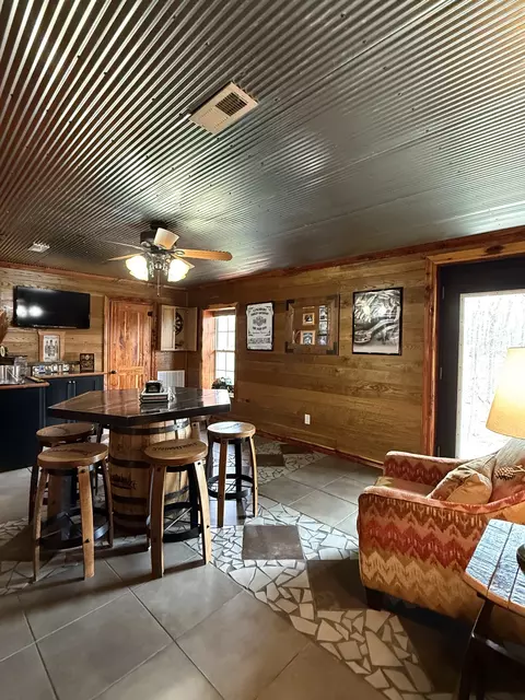 784 Damron Rd, Lynchburg, TN 37352