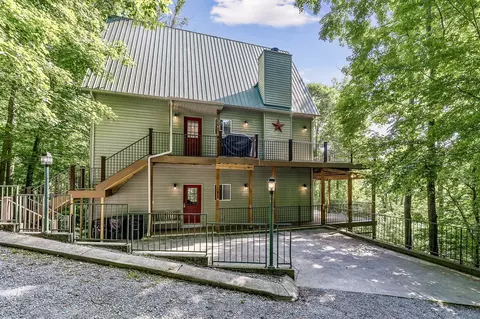 813 Cherokee Dr, Smithville, TN 37166