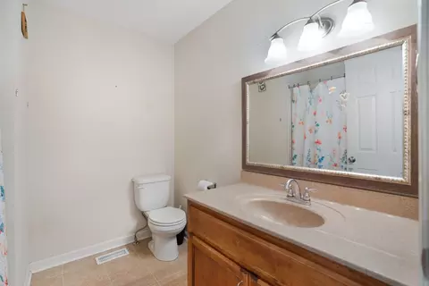 Bath - 5433 Marion Rd, Cunningham, TN 37052 photo 2 of 3