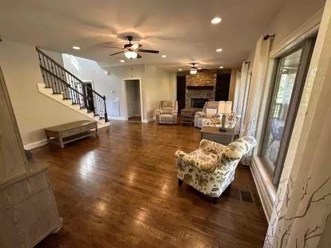 Living - 329 Cayce Dr, Springfield, TN 37172 photo 6 of 7