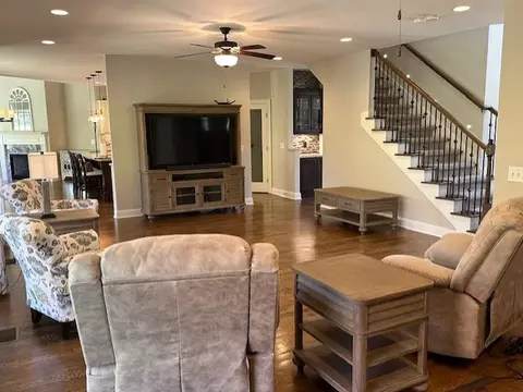 Living - 329 Cayce Dr, Springfield, TN 37172 photo 4 of 7