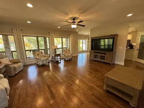 Living - 329 Cayce Dr, Springfield, TN 37172 photo 2 of 7