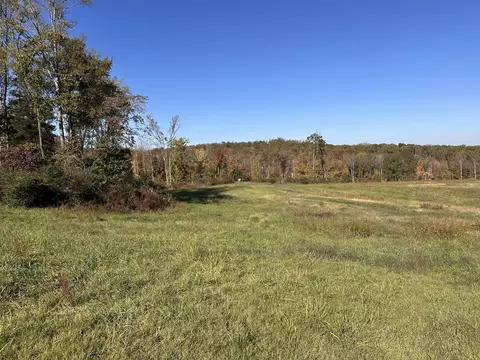 562 Roach Rd, Decaturville, TN 38329