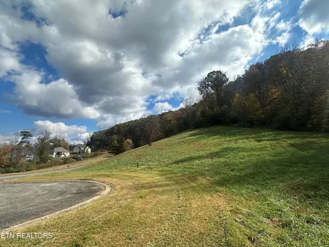 107 Willow Oak Dr, Oak Ridge, TN 37830