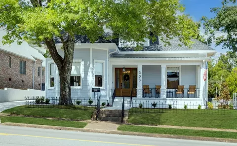 303 W College St, Dickson, TN 37055