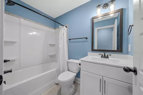 Bath - 4331 Memory Ln, Adams, TN 37010 photo 4 of 5