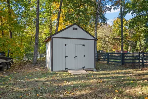 Exterior - 4331 Memory Ln, Adams, TN 37010 photo 7 of 9
