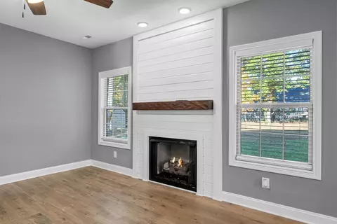 Living - 4331 Memory Ln, Adams, TN 37010 photo 2 of 2