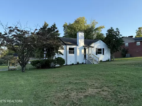 1620 Scenic Dr, Maryville, TN 37803