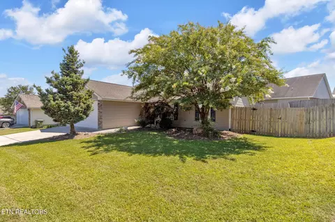 1042 Stones Throw Ln, Sevierville, TN 37876