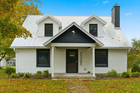 3863 Felts Rd, Cedar Hill, TN 37032