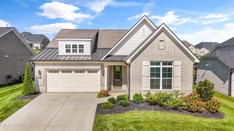12637 Red Poppy Dr, Knoxville, TN 37934