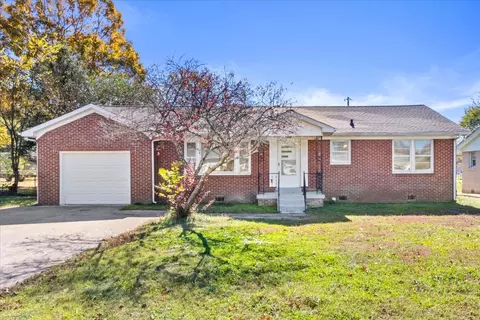 603 3rd St, Lawrenceburg, TN 38464