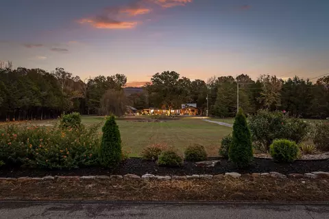 9812 Snow Hill Rd, Ooltewah, TN 37363