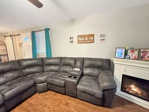 Living - 333 Main St, Dover, TN 37058 photo 1 of 1