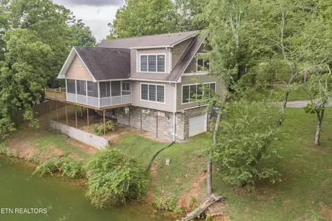 4193 Parris Dr, Lenoir City, TN 37772