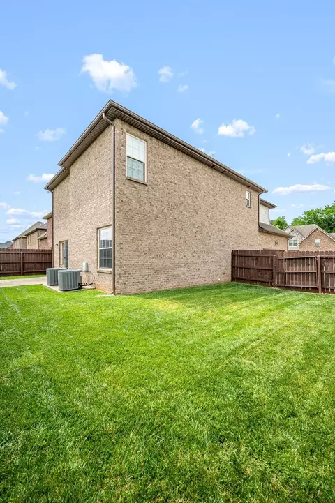 Exterior - 2816 Lightning Bug Dr, Murfreesboro, TN 37129 photo 4 of 5