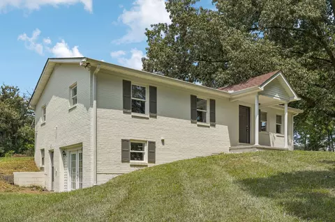 Exterior - 2585 Pow Rd, Baxter, TN 38544 photo 2 of 10