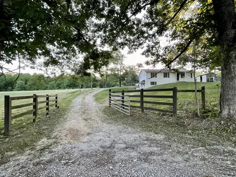 Exterior - 2585 Pow Rd, Baxter, TN 38544 photo 1 of 10