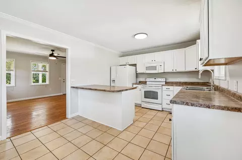 Kitchen - 2585 Pow Rd, Baxter, TN 38544 photo 1 of 4
