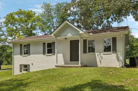 Exterior - 2585 Pow Rd, Baxter, TN 38544 photo 8 of 10
