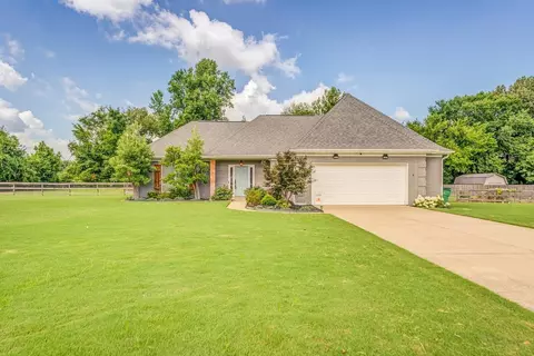 15 Janis Marie Cv, Oakland, TN 38060