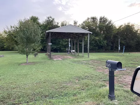 3045 Catfish Ln, Crump, TN 38327