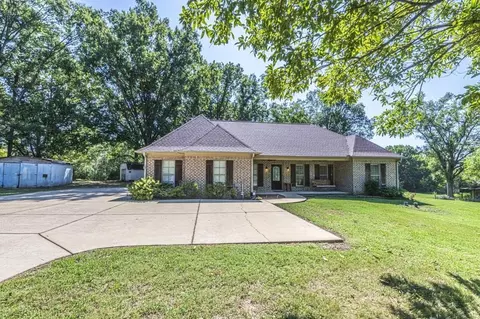 3915 Raleigh-lagrange Dr, Rossville, TN 38066