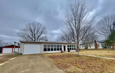 155 Riverview Cir, Saltillo, TN 38370