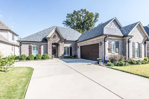 525 Cherokee Cir, Oakland, TN 38060