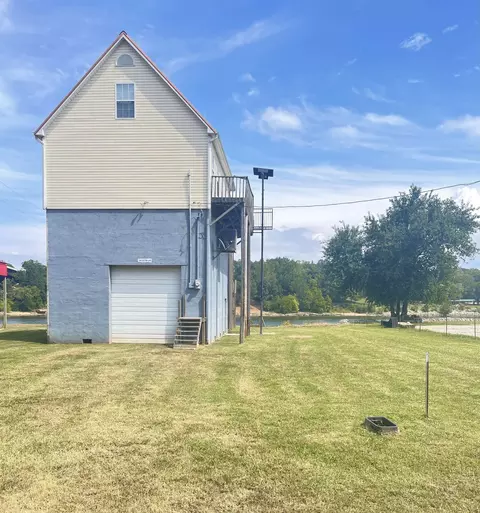 3545 Catfish Ln, Adamsville, TN 38310