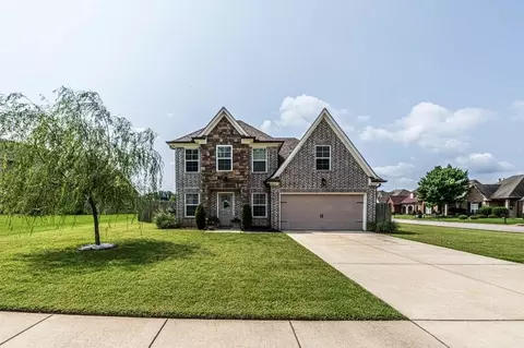 590 Cherokee Cv, Oakland, TN 38060