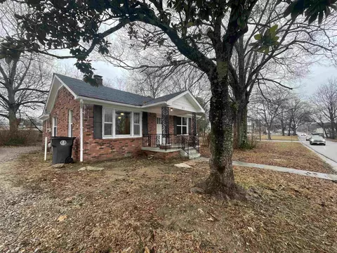 312 S Madison St, Bolivar, TN 38008