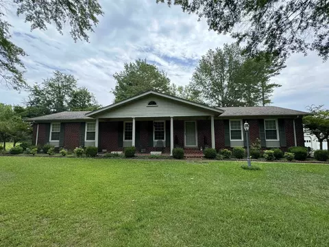 347 Oakgrove Rd, Selmer, TN 38375