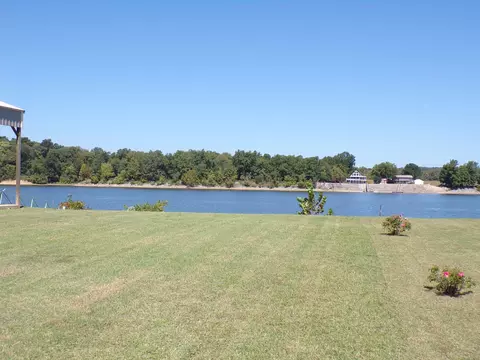 1011 River Front Dr, Linden, TN 37096