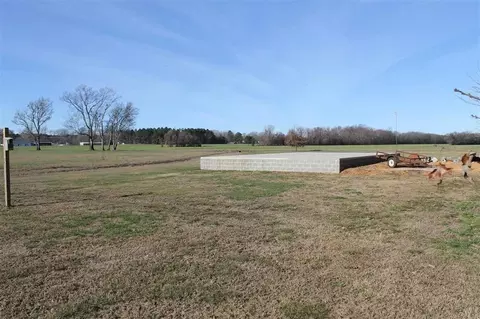 1 Bellis Rd, Savannah, TN 38372