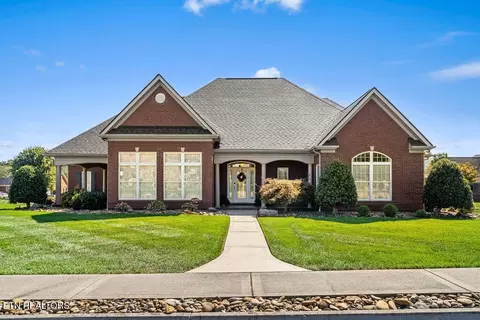 170 E Port Dr, Lenoir City, TN 37772