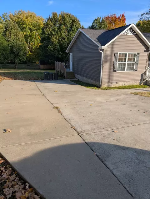 Exterior - 906 Hershell St, Burns, TN 37029 photo 4 of 6