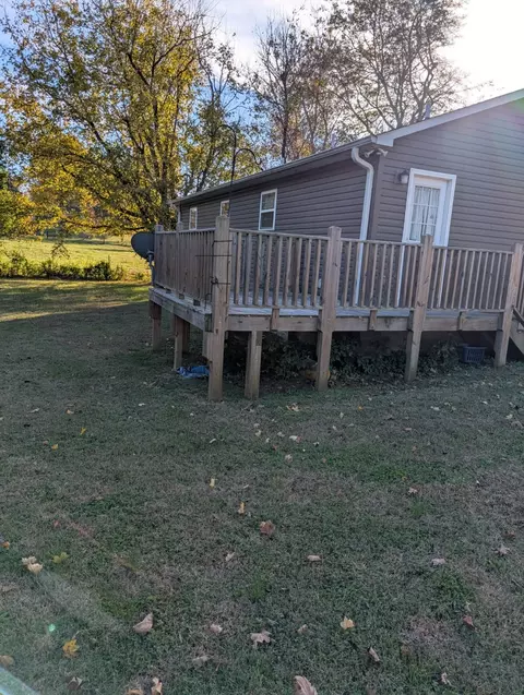 Exterior - 906 Hershell St, Burns, TN 37029 photo 5 of 6