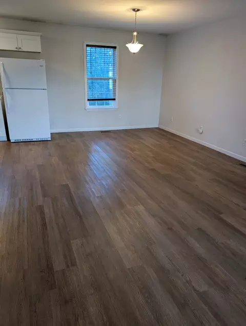 Living - 906 Hershell St, Burns, TN 37029 photo 2 of 2