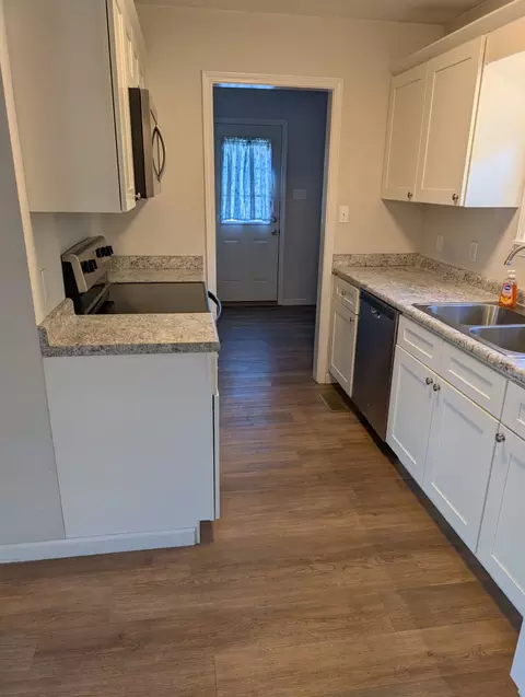 Kitchen - 906 Hershell St, Burns, TN 37029 photo 2 of 3