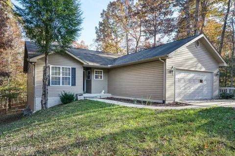 1013 Pahue Dr, Crossville, TN 38572