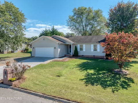 218 Twin Ridges Dr, Maryville, TN 37804